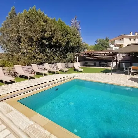 Villa Unique Stonehouse Traditional In