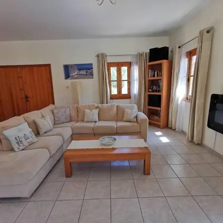 Villa Unique Stonehouse Traditional In *