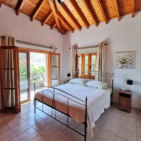 Villa Unique Stonehouse Traditional In