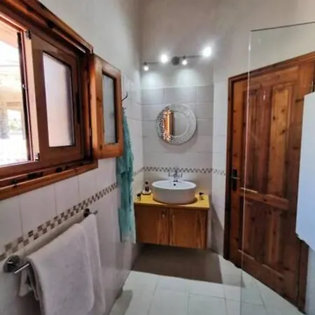 Villa Unique Stonehouse Traditional In *