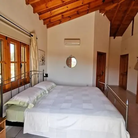 Villa Unique Stonehouse Traditional In *