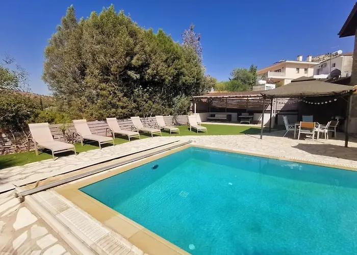 Vila Unique Stonehouse Traditional In