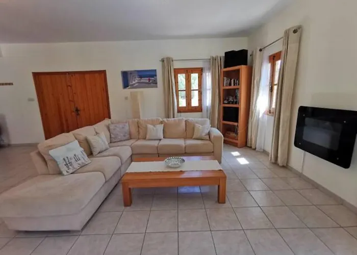 Vila Unique Stonehouse Traditional In *