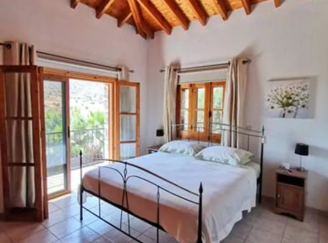 Vila Unique Stonehouse Traditional In