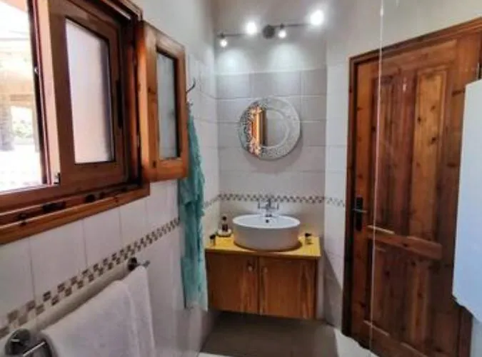 Vila Unique Stonehouse Traditional In *