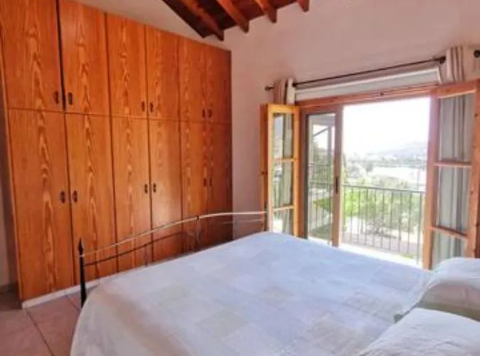 Vila Unique Stonehouse Traditional In