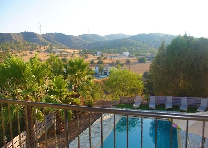 Vila Unique Stonehouse Traditional In