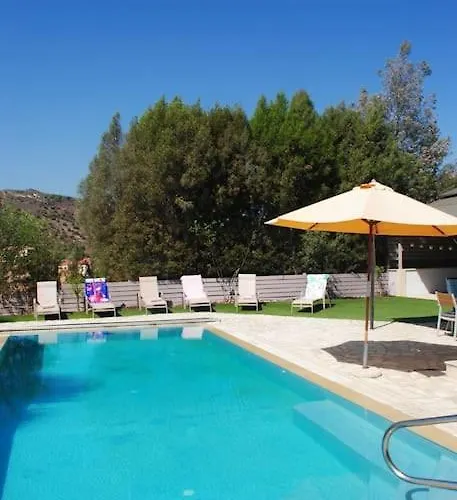 빌라 Unique Stonehouse Traditional In